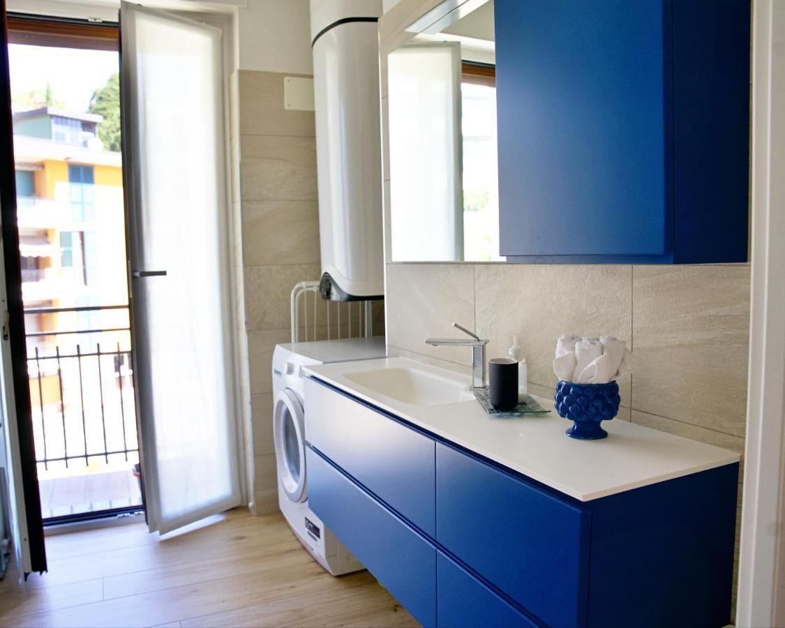 The Blue - Lake / City View Modern Apt Near Villa Olmo Como Exteriör bild